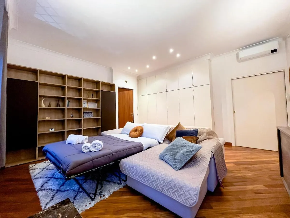 Piramide Luxury Suite Colosseum Rome Italy