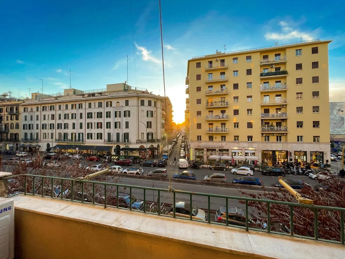 Apartment Piramide Luxury Suite Colosseum Rome