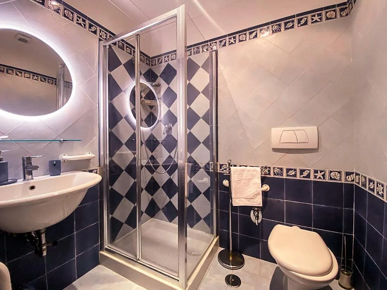 Piramide Luxury Suite Colosseum Rome 0*,